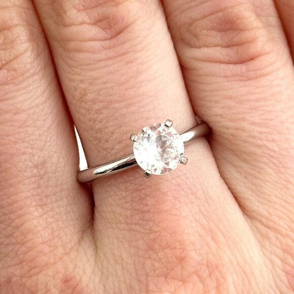 Minimalist Silver Toned Vintage Solitaire Cubic Zirconia Gemstone Ring - sz 8 - Picture 1 of 10